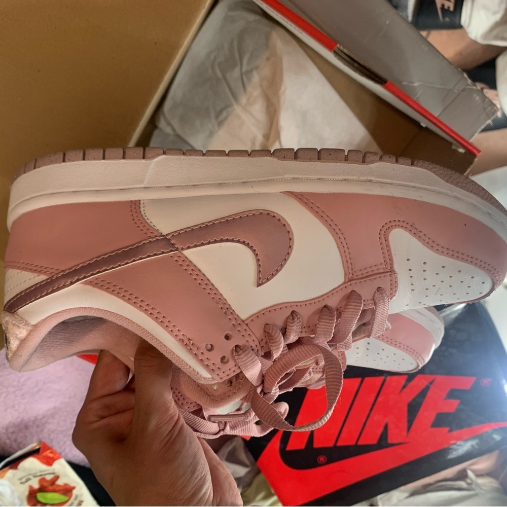 Pink Nike dunks - Picture 3 of 5